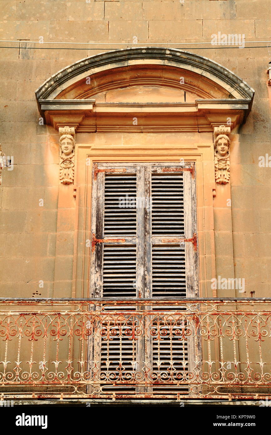 Vecchio balcone a La Valletta, Malta Foto Stock