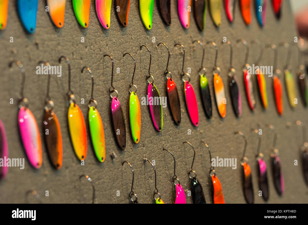 Molte esche multicolori per i pesci. Esca per la trota. Foto Stock