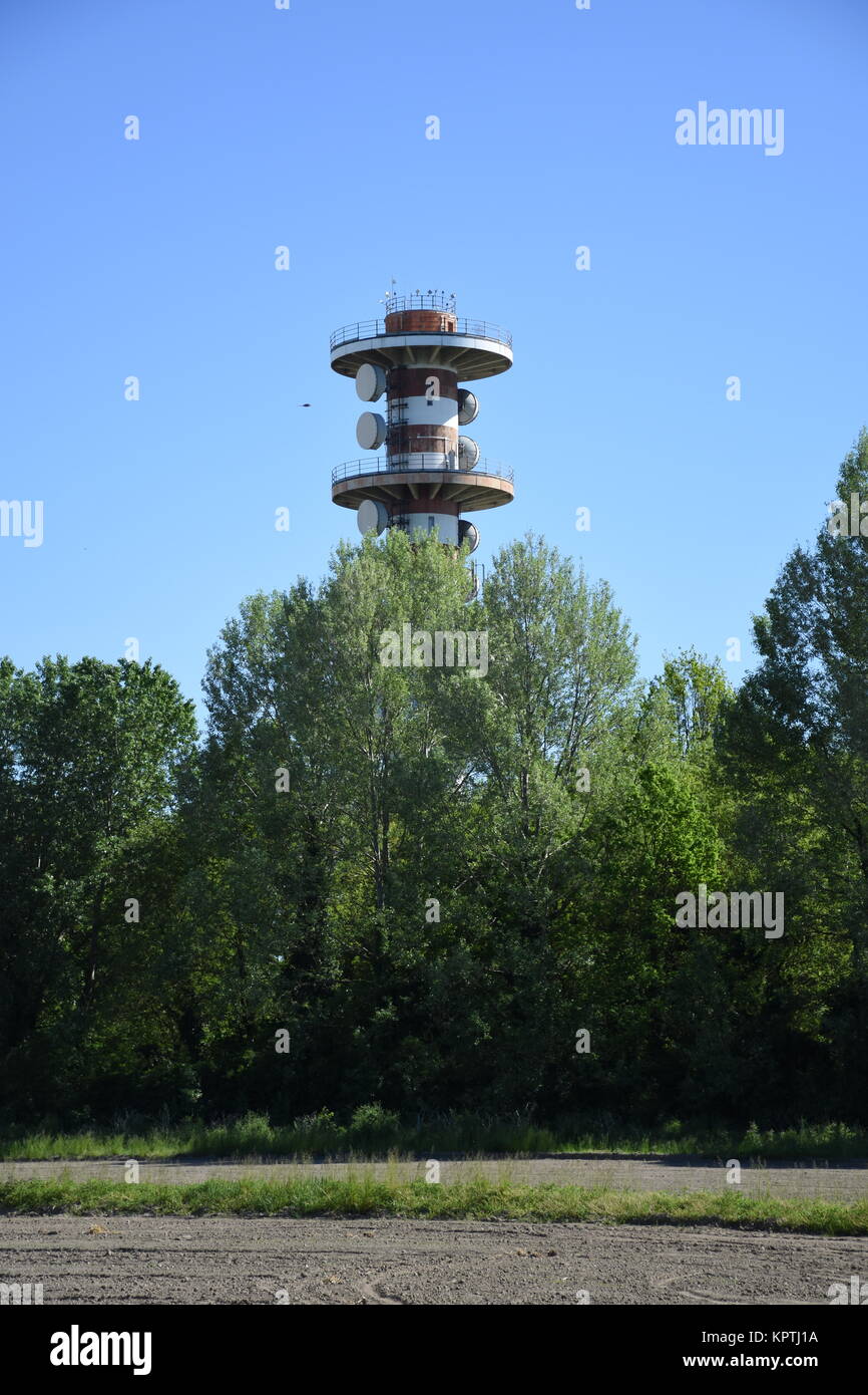 Â madonna della bozzola,torre d'acqua,torre,infrastruttura,foresta,campo,agricoltura,percorso Foto Stock