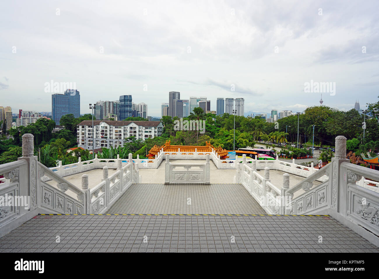 Vista il buddista Thean Hou tempio per il Mare cinese dea Mazu di Kuala Lumpur in Malesia Foto Stock