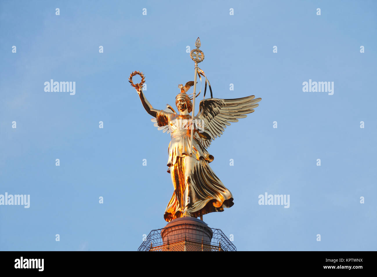 Goldelse, statua di San Victoria sulla colonna della vittoria, Großer Stern, il Tiergarten di Berlino, Germania Foto Stock