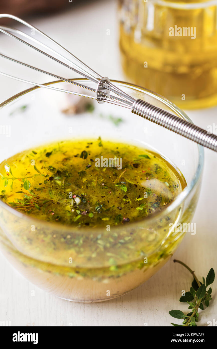 Vinaigrette con erbe aromatiche Foto Stock