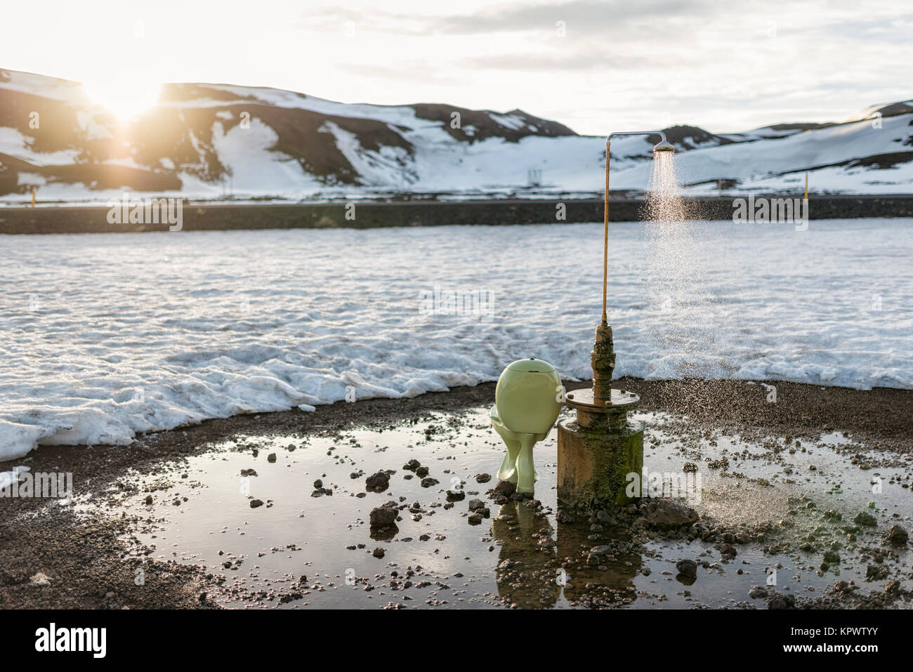 Bagno all'aperto a nord-est dell'Islanda Foto Stock