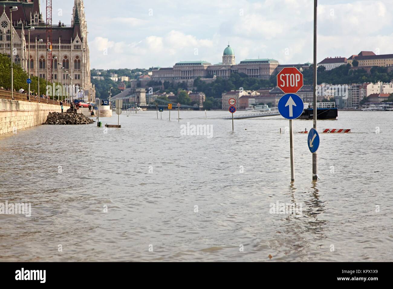 Strada allagata a Budapest Foto Stock