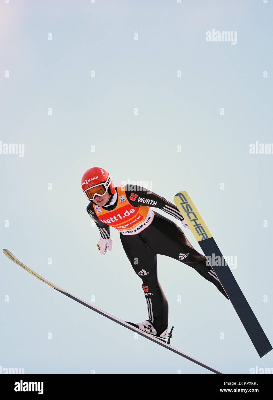 Hinterzarten in Germania. Xvii Dec, 2017. Katharina Althaus dalla Germania durante il suo salto alla FIS Ladies Ski Jumping World Cup di Hinterzarten, Germania, 17 dicembre 2017. Credito: Felix Kästle/dpa/Alamy Live News Foto Stock