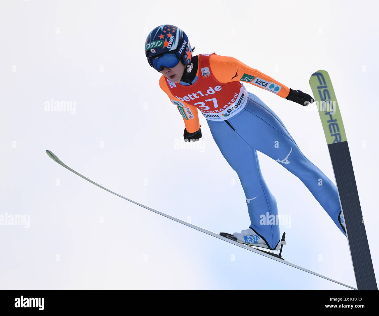 Hinterzarten in Germania. Xvii Dec, 2017. Yuki Ito dal Giappone durante il suo salto alla FIS Ladies Ski Jumping World Cup di Hinterzarten, Germania, 17 dicembre 2017. Credito: Felix Kästle/dpa/Alamy Live News Foto Stock