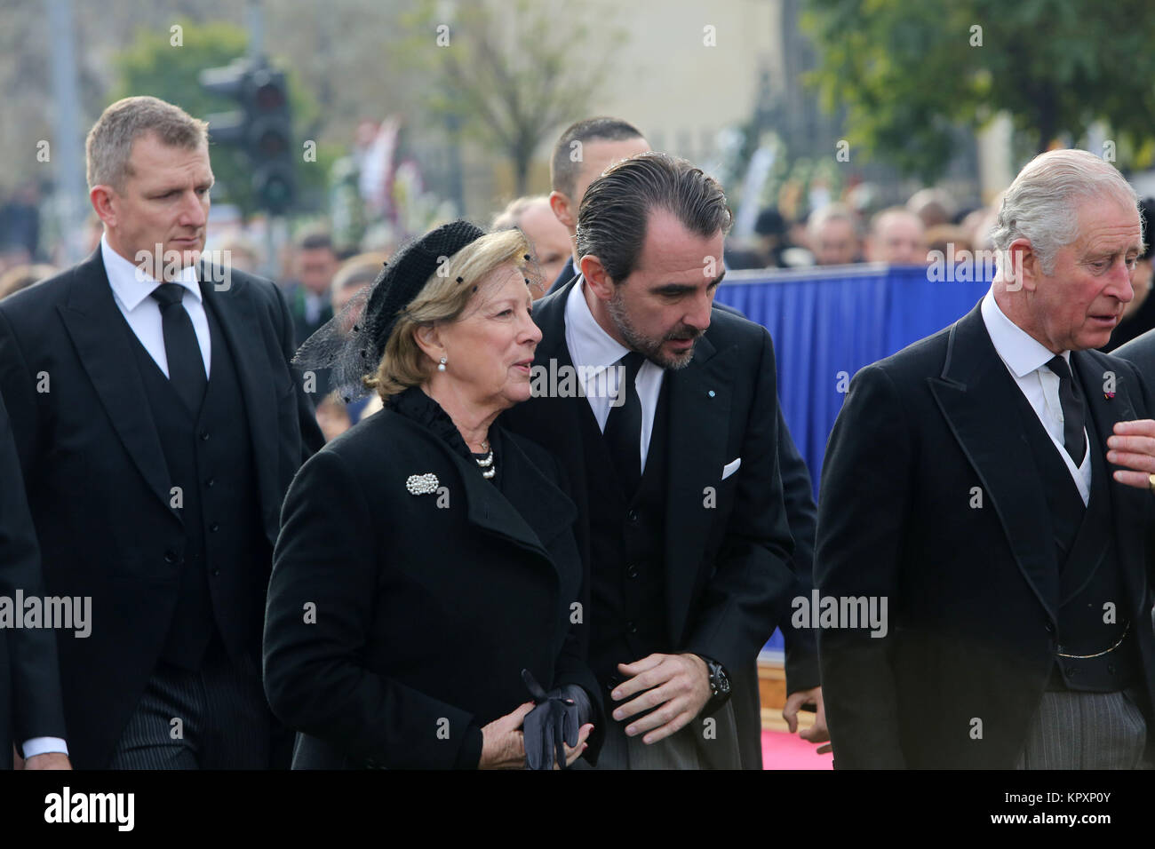 Bucarest, Romania - 16 dicembre 2017: Grecia del Queen Anne Marie frequenta la cerimonia funebre per il defunto re rumeno Michael ho di fronte al Palazzo Reale. Foto Stock