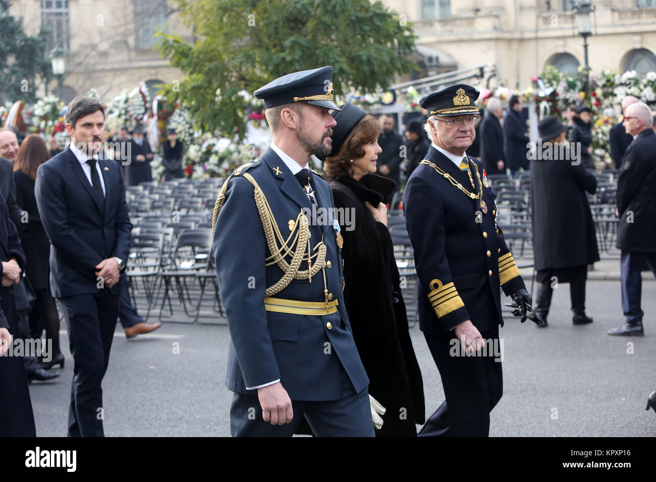 Bucarest, Romania - 16 dicembre 2017: la Svezia e la Regina Silvia e Re Carl XVI Gustaf assistere alla cerimonia funebre per il defunto re rumeno Michael ho di fronte al Palazzo Reale. Foto Stock