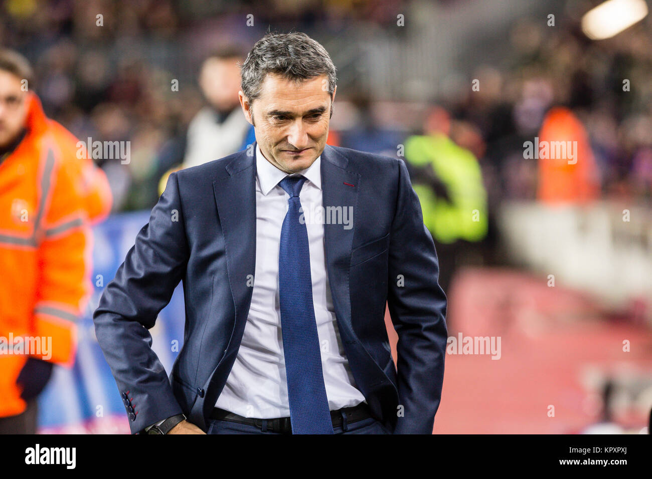 Barcellona, Spagna. Xvii Dec, 2017. Spagna - XVII di dicembre: Deportivo La Coruna coach Cristóbal Parralo e Barcellona pullman Ernesto Valverde durante il match tra FC Barcelona contro Deportivo Coruna, per il round 16 del Liga Santander, giocato al Camp Nou Stadium il 17 dicembre 2017 a Barcellona, Spagna. (Credit: GTO/Urbanandsport/Gtres Online) Credito: Gtres Información más Comuniación on line, S.L./Alamy Live News Foto Stock