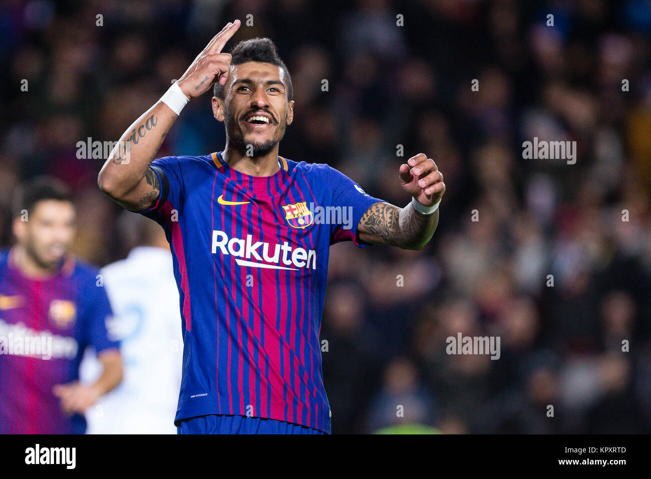 Barcellona, Spagna. Xvii Dec, 2017. Spagna - XVII di dicembre: Barcellona centrocampista Paulinho (15) celebra il punteggio obiettivo durante il match tra FC Barcelona contro Deportivo Coruna, per il round 16 del Liga Santander, giocato al Camp Nou Stadium il 17 dicembre 2017 a Barcellona, Spagna. (Credit: GTO/Urbanandsport/Gtres Online) Credito: Gtres Información más Comuniación on line, S.L./Alamy Live News Foto Stock