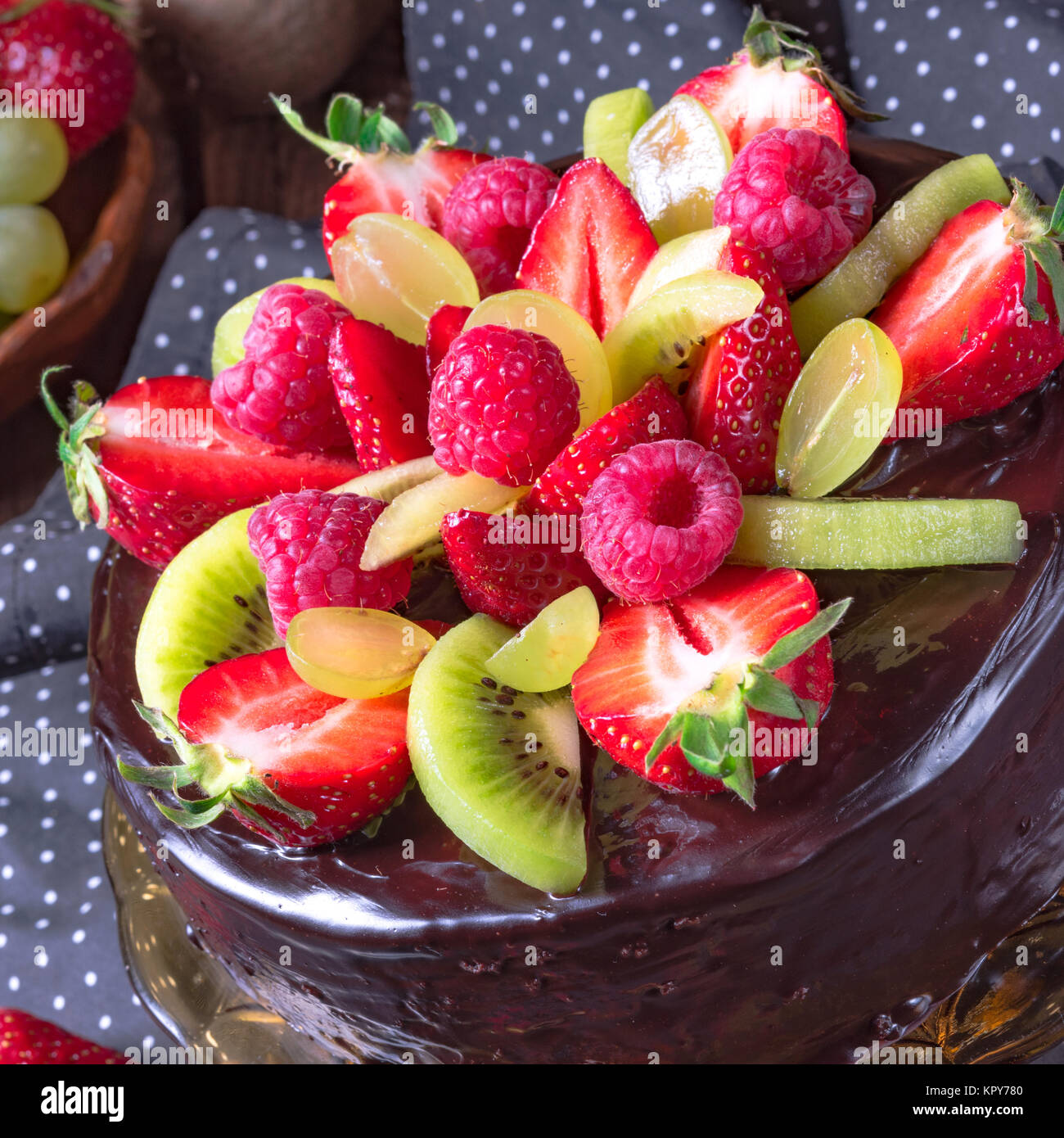 Cheesecake al cioccolato con frutta Foto Stock