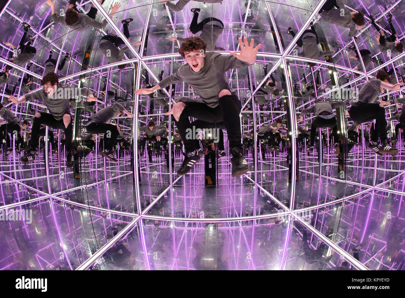 Revisione dell'anno 2017: Febbraio: Gioco di troni attore arte Morbo di Parkinson durante il lancio di Seachtain na Gaeilge le Energia (Energia lingua irlandese settimana) presso il quartier generale di Facebook a Dublino. Foto Stock