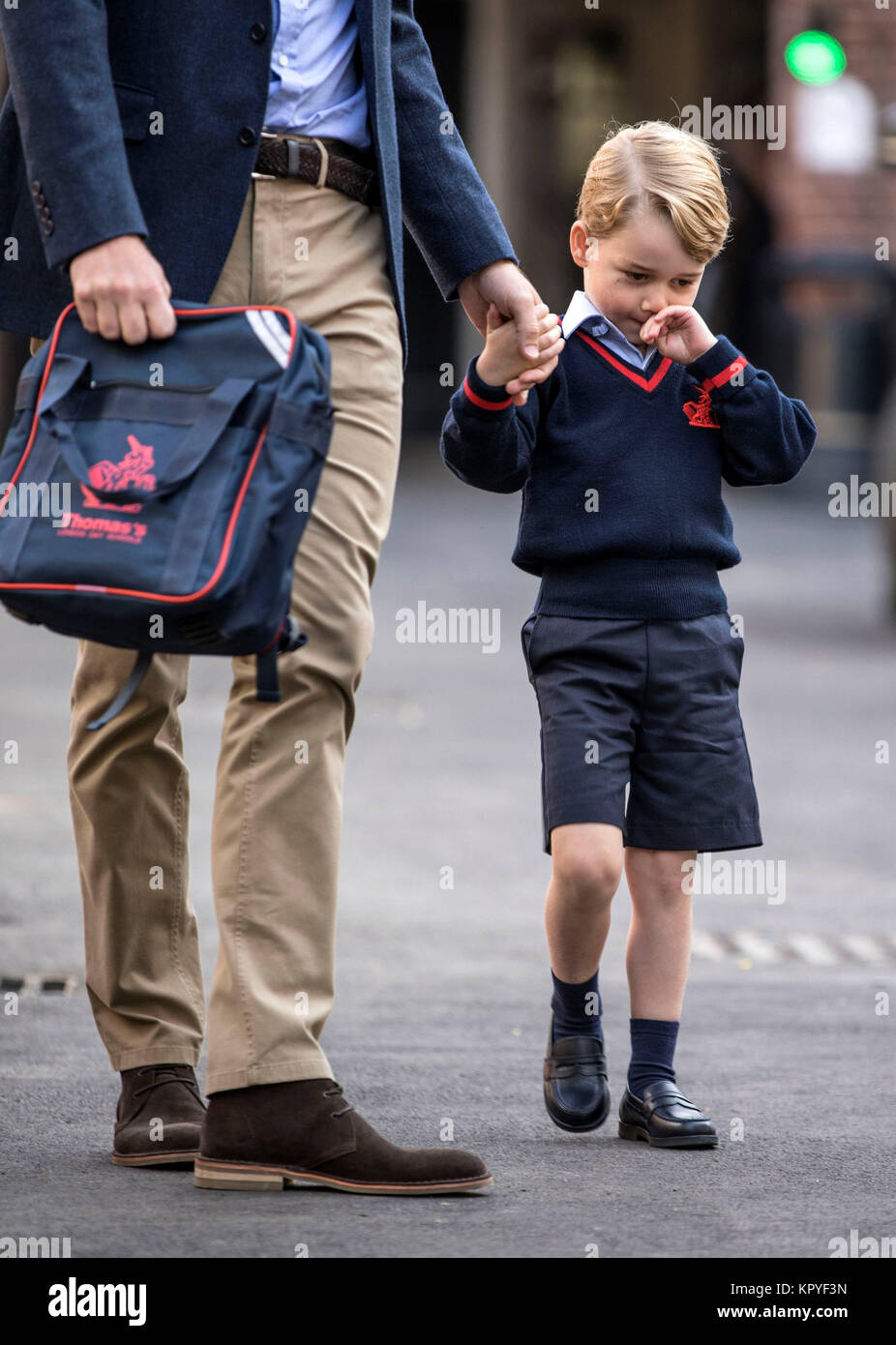 Revisione dell'anno 2017: Settembre: Prince George arriva con il Duca di Cambridge a Thomas Battersea a Londra, come comincia il suo primo giorno di scuola. Foto Stock