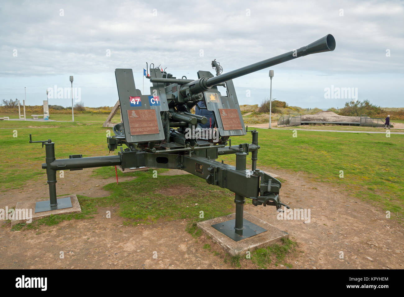 Bofors 40mm anti-aerei pistola conservati ed esposti a Juno Beach centre Museum, Courseulles-sur-Mer, Normandia, che commemora il canadese Foto Stock