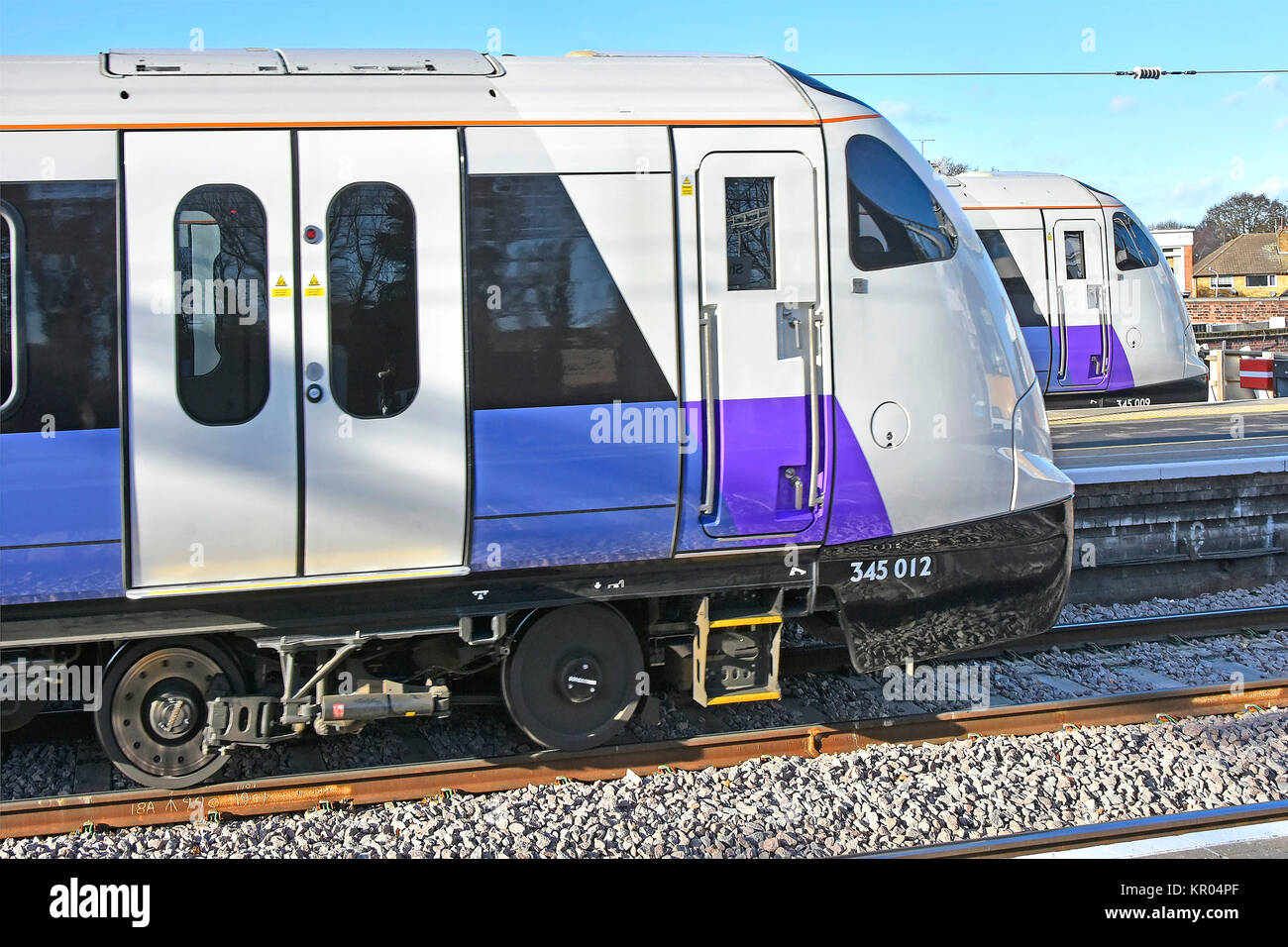 Crossrail treno classe 345 sulla linea di Elizabeth passa attraverso Shenfield Essex di sciavero nella versione di servizio in attesa di viaggio di ritorno a Londra REGNO UNITO al di là di Foto Stock