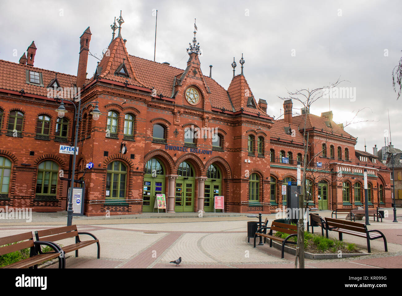 La principale stazione ferroviaria della città polacca di Malbork Foto Stock