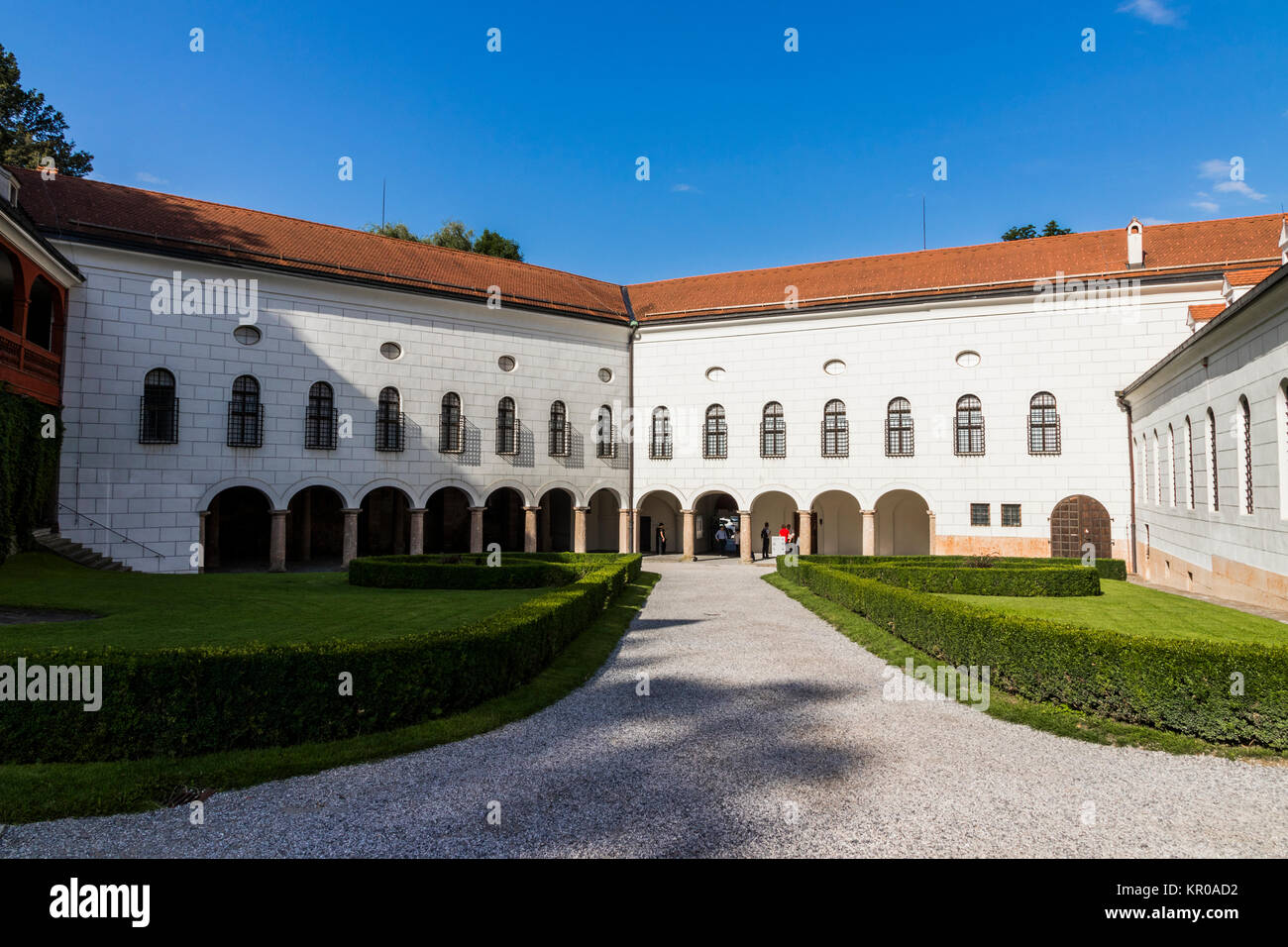 Il castello di Ambras (Schloss Ambras), un castello rinascimentale e palazzo situato nelle colline sopra Innsbruck, Austria Foto Stock