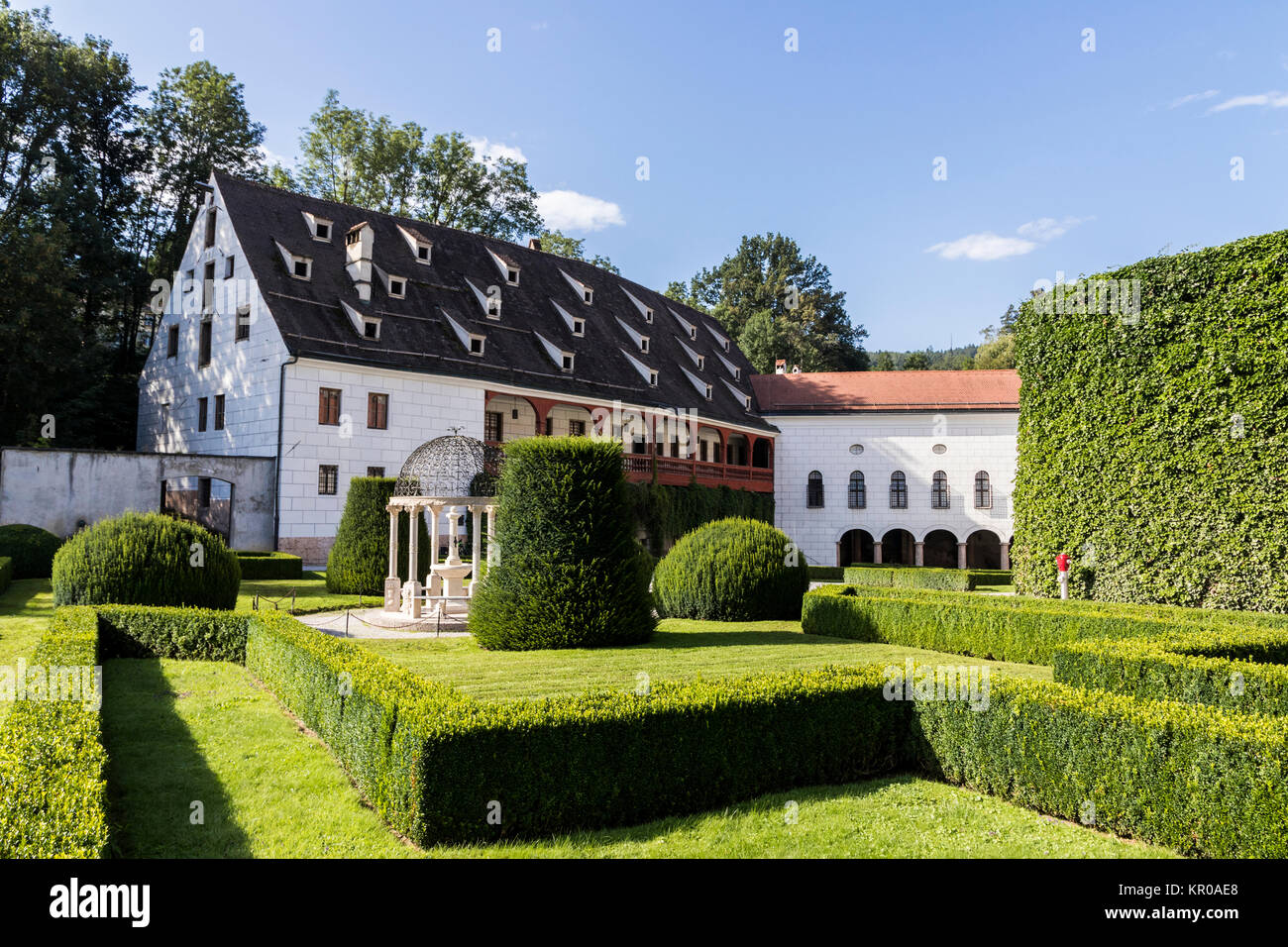 Il castello di Ambras (Schloss Ambras), un castello rinascimentale e palazzo situato nelle colline sopra Innsbruck, Austria Foto Stock