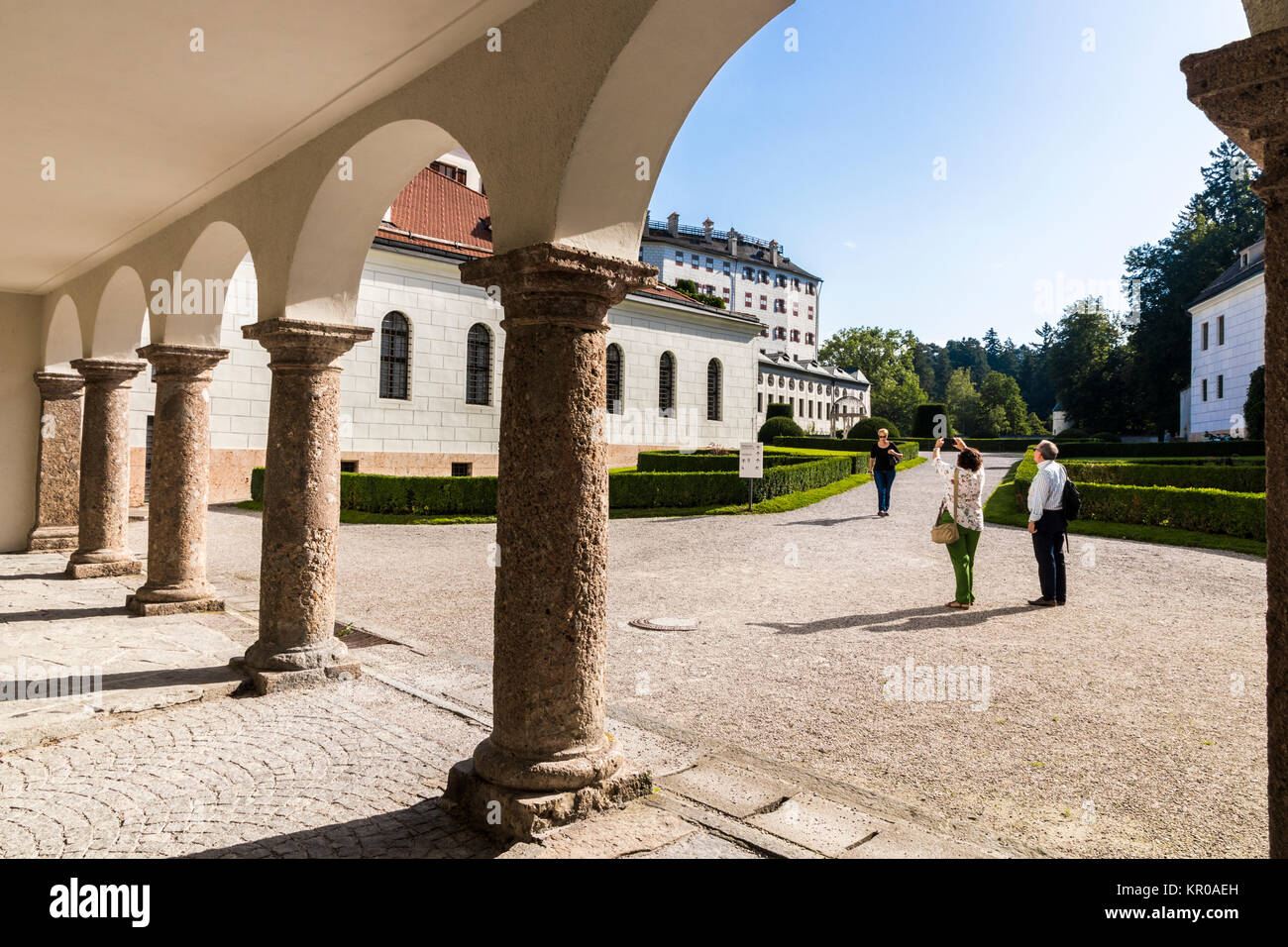Il castello di Ambras (Schloss Ambras), un castello rinascimentale e palazzo situato nelle colline sopra Innsbruck, Austria Foto Stock