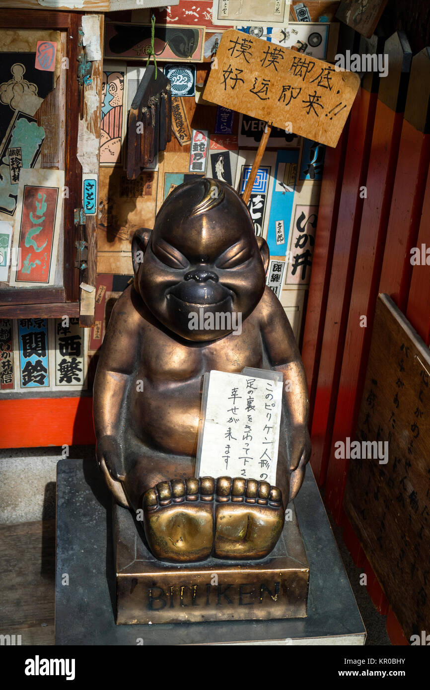 Protocollo di Kyoto - Giappone, 17 Maggio 2017: Statua di una bambola Billiken, dio della felicità, un fascino la bambola che dà la fortuna per l'acquirente Foto Stock