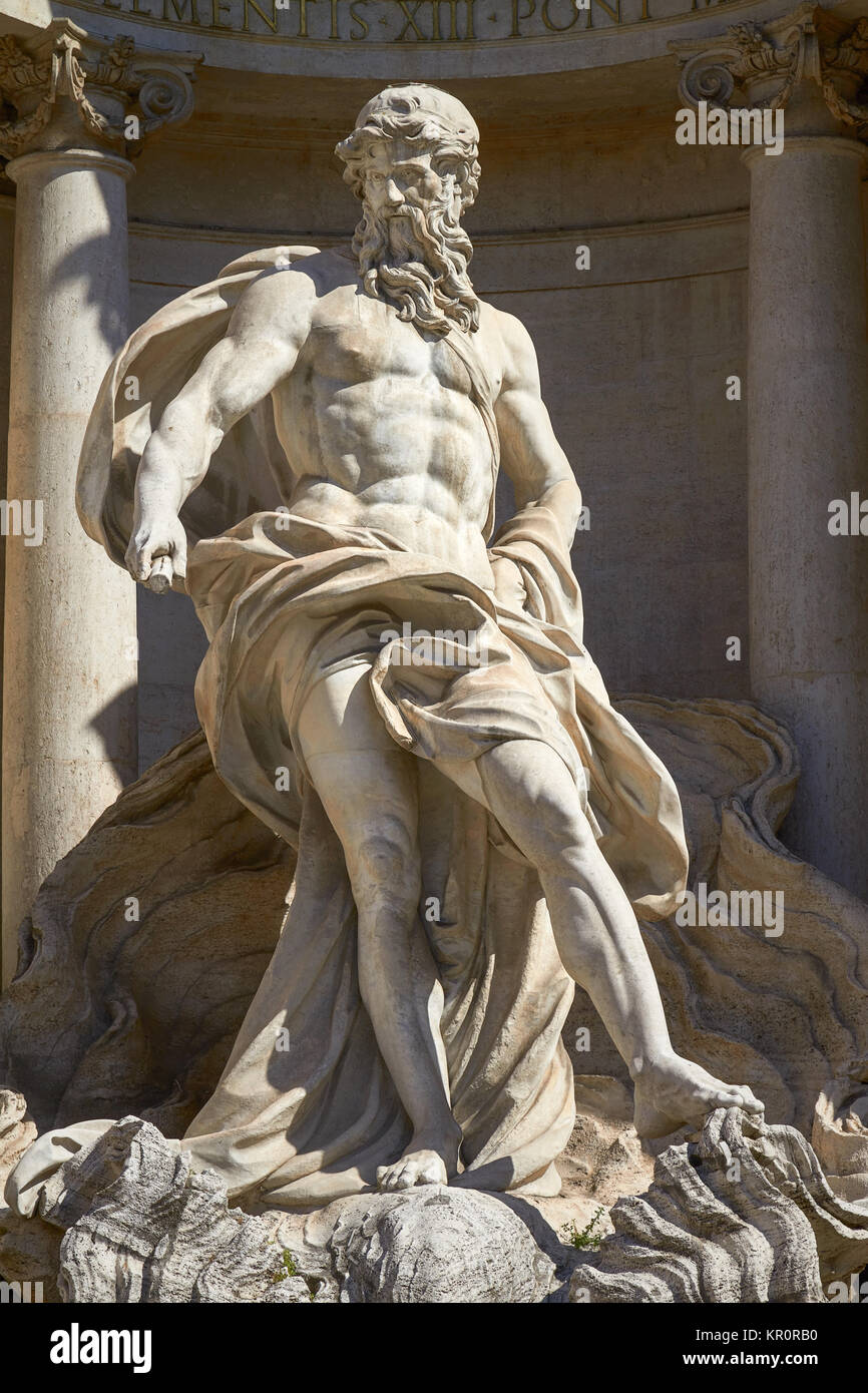 La statua di Nettuno della Fontana di Trevi a Roma Italia Foto Stock