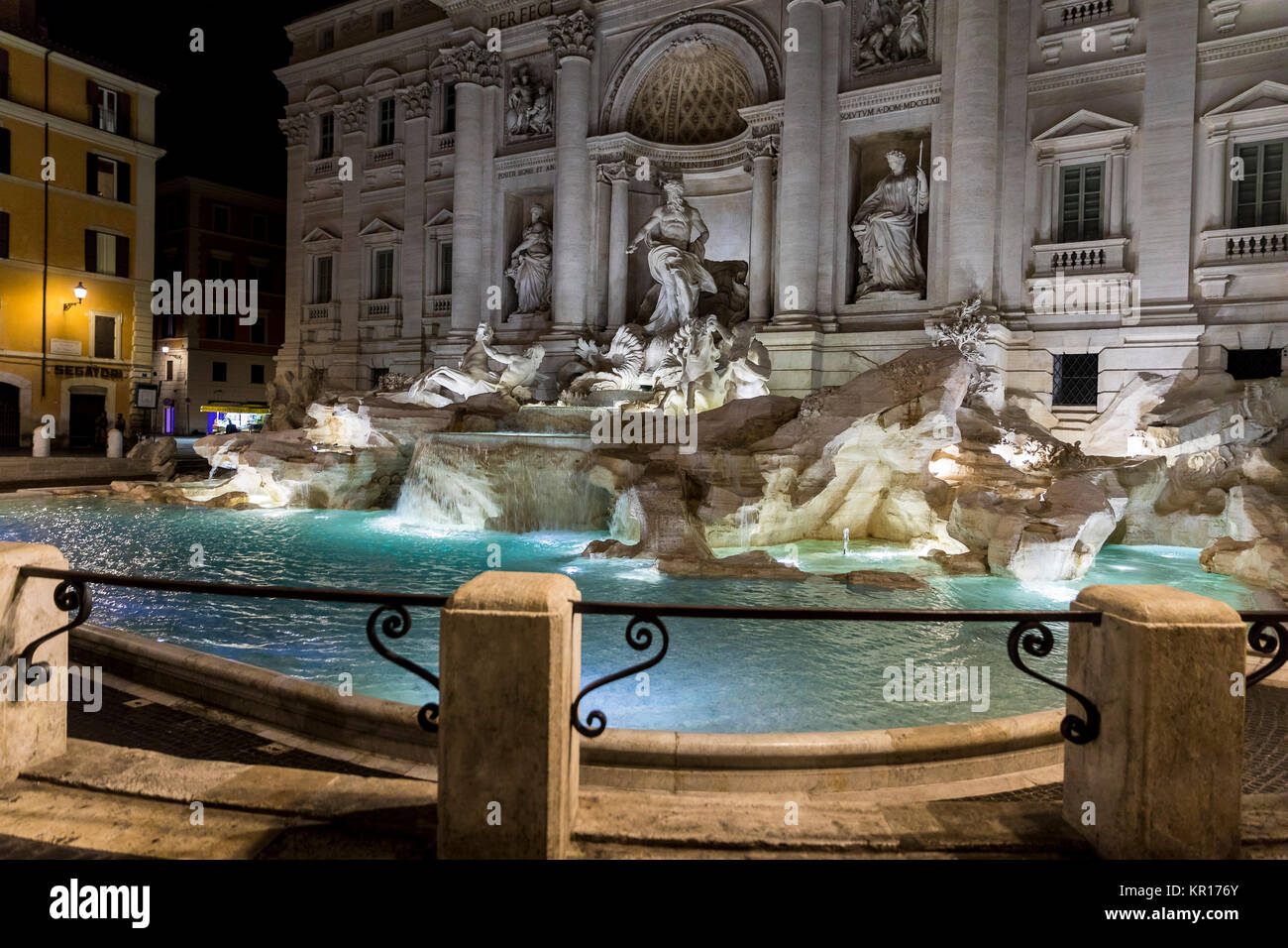 Fontana di Trevi Fontana di notte Roma Italia Foto Stock