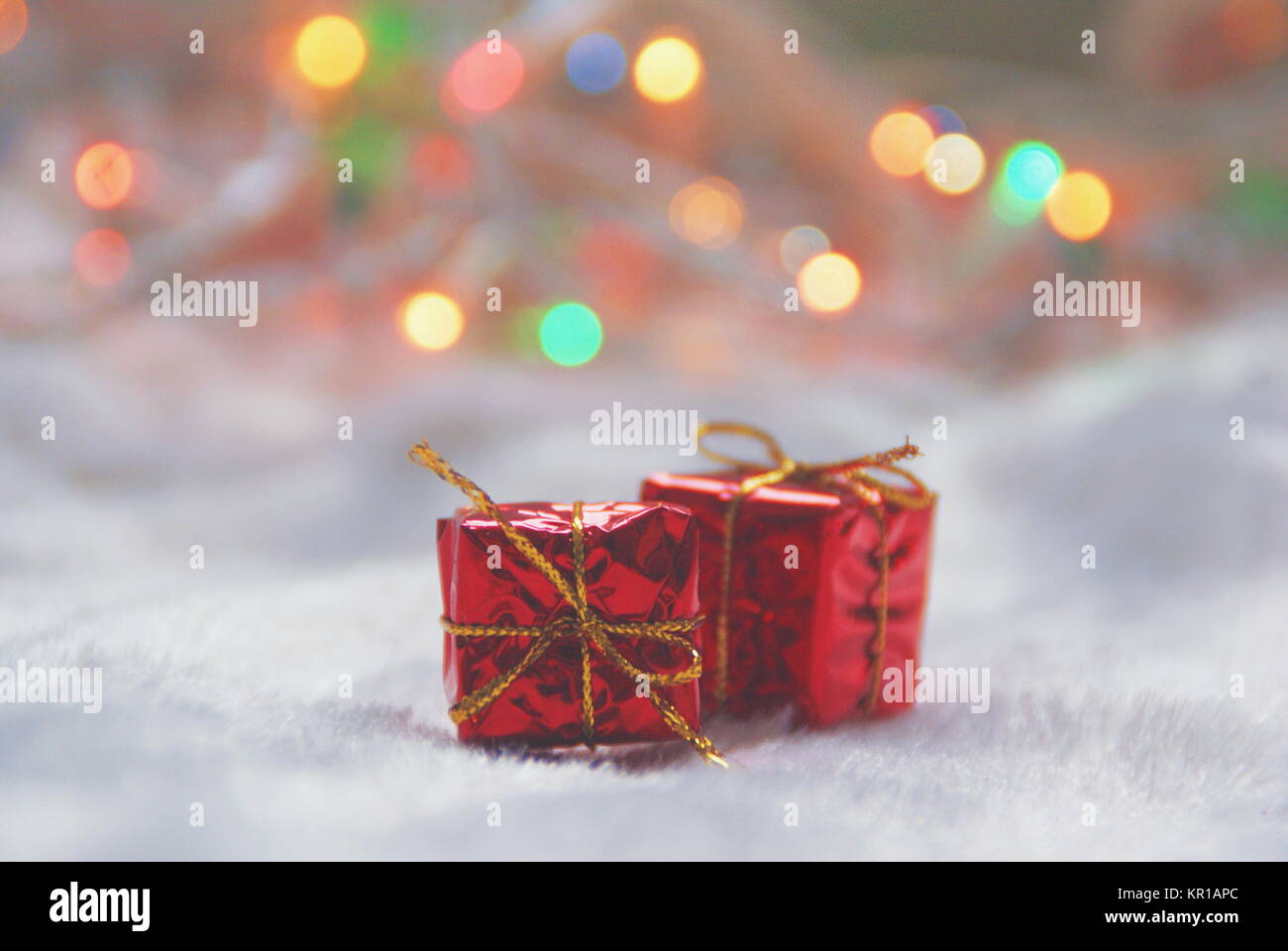 Due avvolto regali di Natale Foto Stock