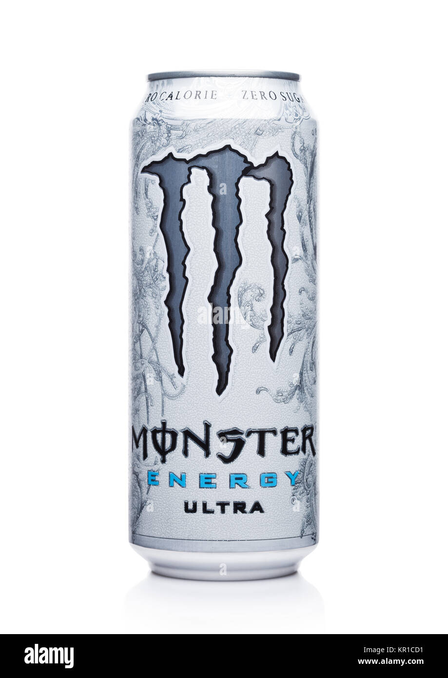 LONDON, Regno Unito - 15 dicembre 2017: una lattina di Monster Energy Drink ultra su sfondo bianco. Introdotto nel 2002 Monster ha ora più di trenta diverse bevande w Foto Stock