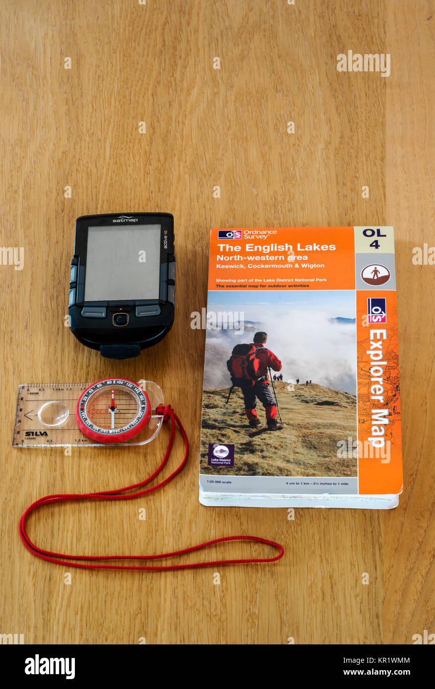 Ordnance Survey mappa, bussola e gps, percorso avventura pianificazione. Foto Stock