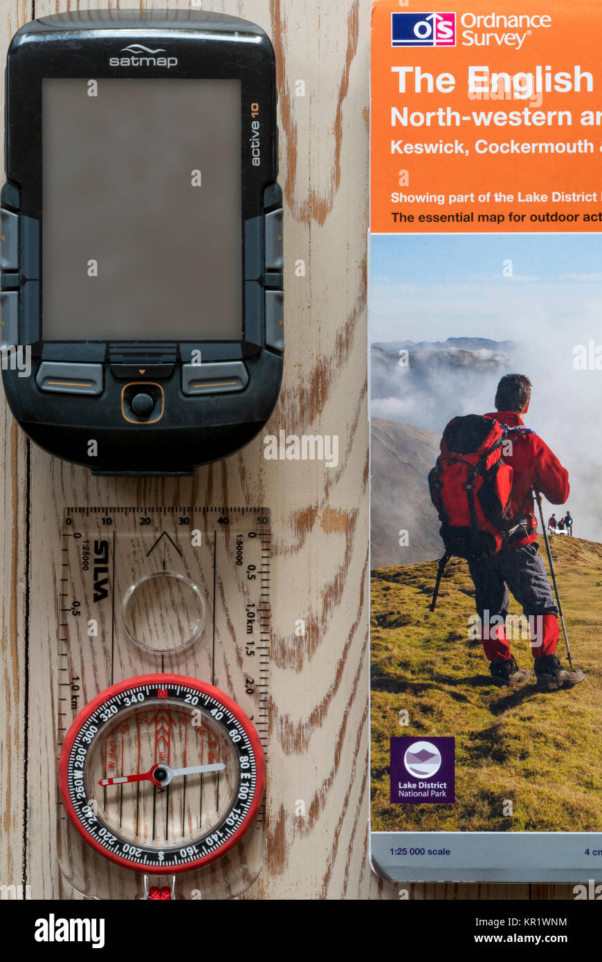 Ordnance Survey mappa, bussola e gps, percorso avventura pianificazione. Foto Stock