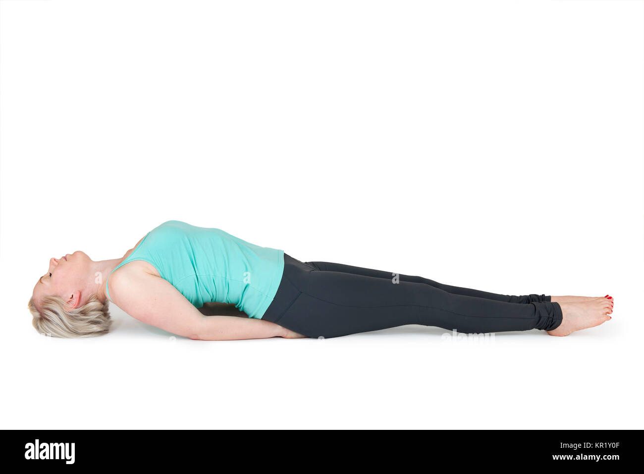 Ganzkörper-Ansicht einer jungen blondn Frau bei Yoga-Übungen vor weißen Hintergrund mit leichtem Schatten Foto Stock