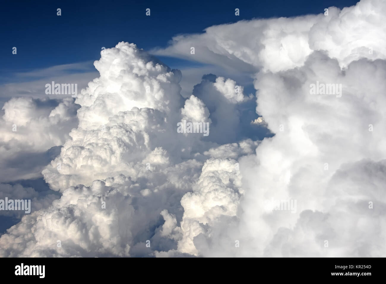 Grandi nuvole bianche, vista aerea Foto Stock