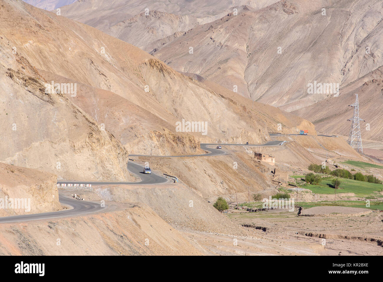 Fotula passare sulla strada tra Srinagar e Leh in Jammu e Kashmir India Foto Stock