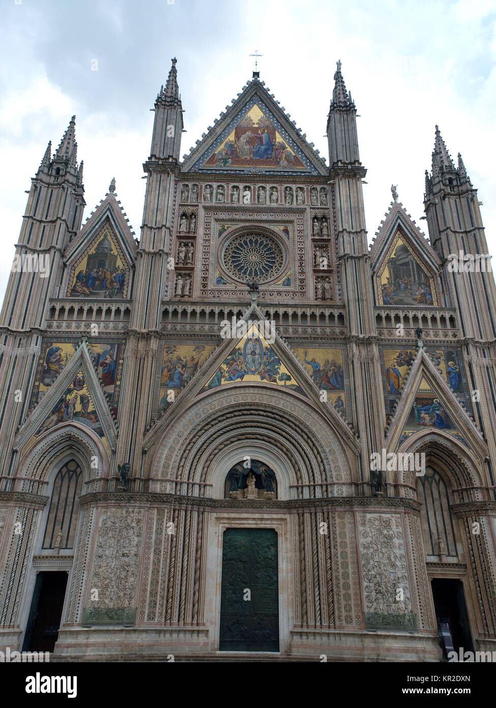 Orvieto - La facciata del Duomo.fronte ovest della facciata gotica del Duomo di Orvieto, progettato da Lorenzo Maitani. Foto Stock