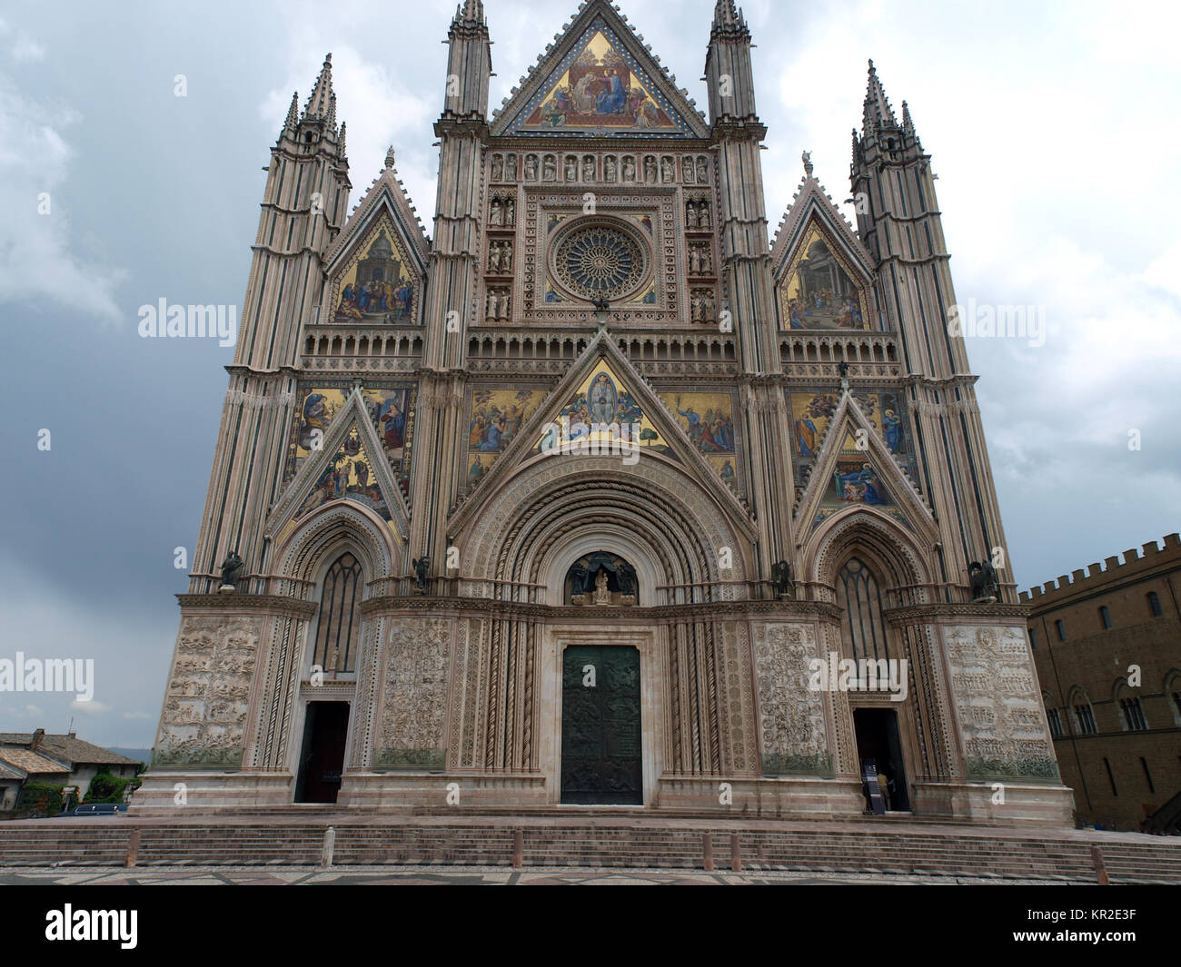 Orvieto - La facciata del Duomo.fronte ovest della facciata gotica del Duomo di Orvieto, progettato da Lorenzo Maitani. Foto Stock