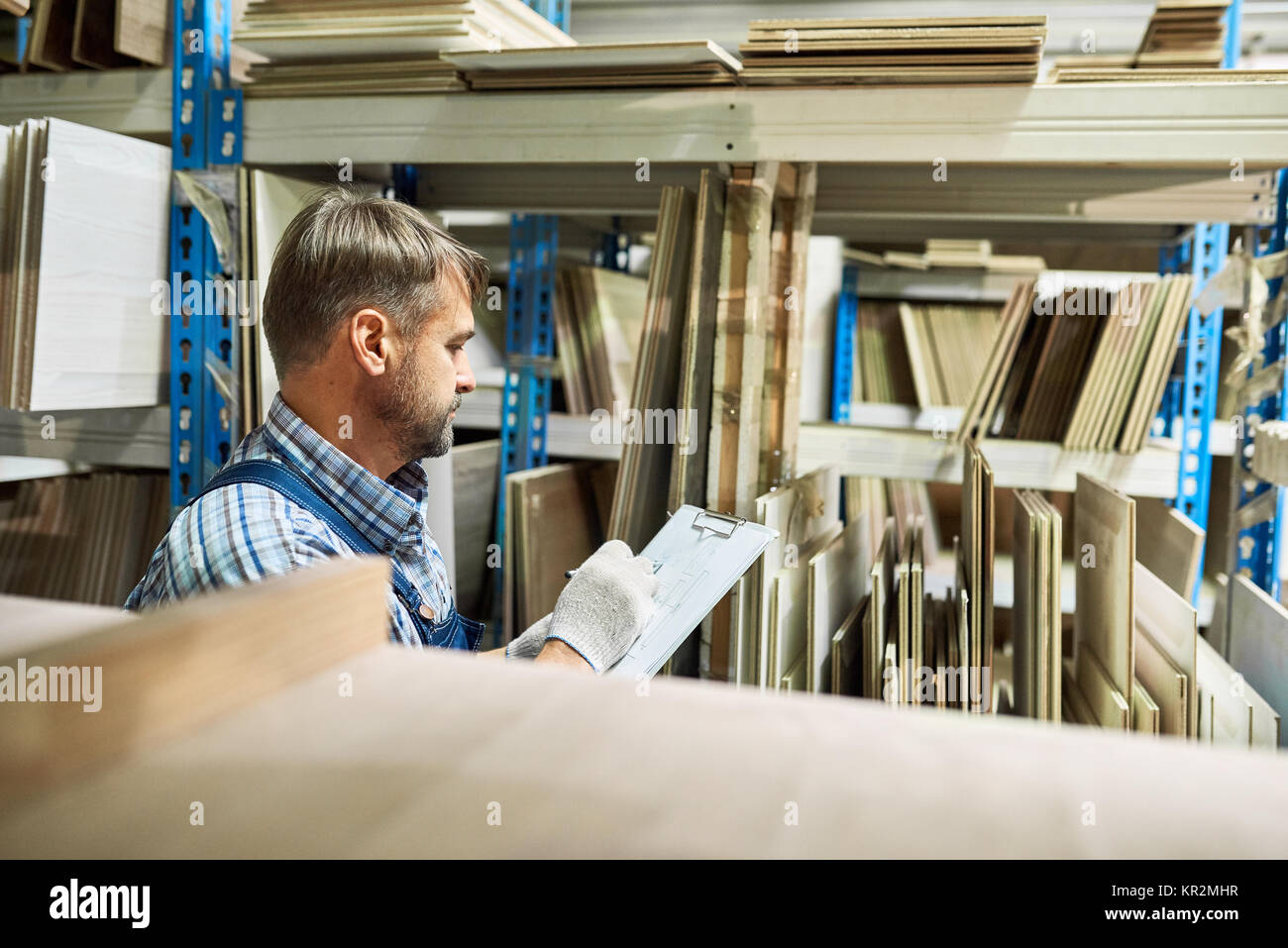 Warehouse Manager facendo Stock recensione Foto Stock