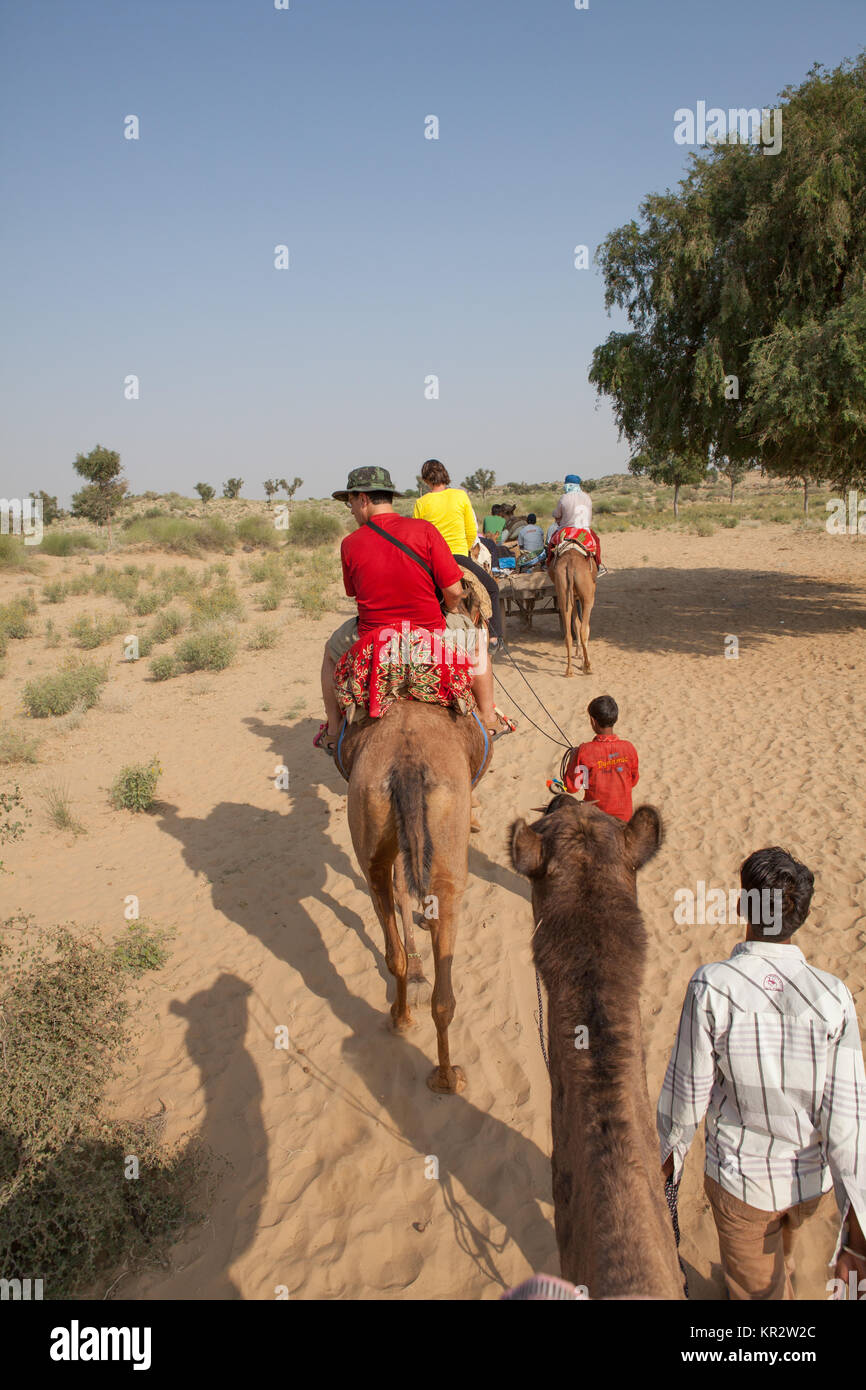 Trekking con il cammello in India Foto Stock