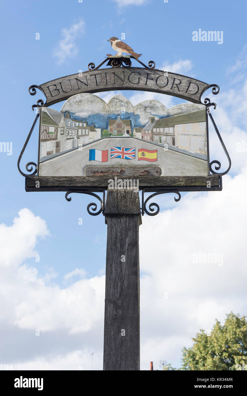 Città segno, High Street, Buntingford, Hertfordshire, England, Regno Unito Foto Stock