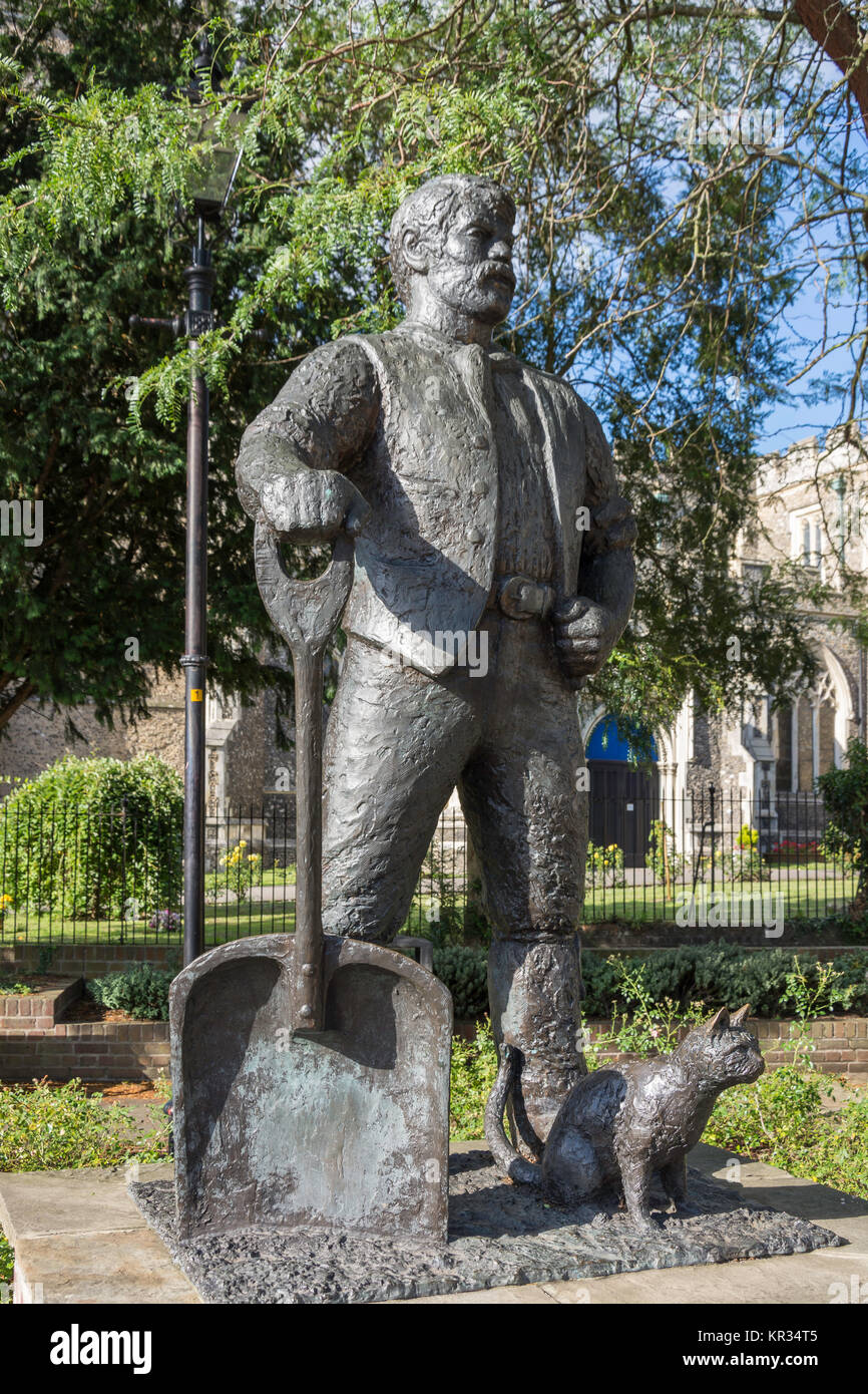 'L'Maltmaker' statua, High Street, Ware, Hertfordshire, England, Regno Unito Foto Stock