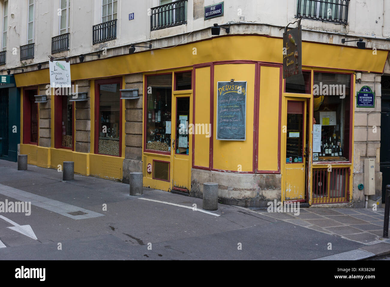 La Dernière Goutte: un ben noto vino shop sulla riva sinistra di Parigi, Francia Foto Stock