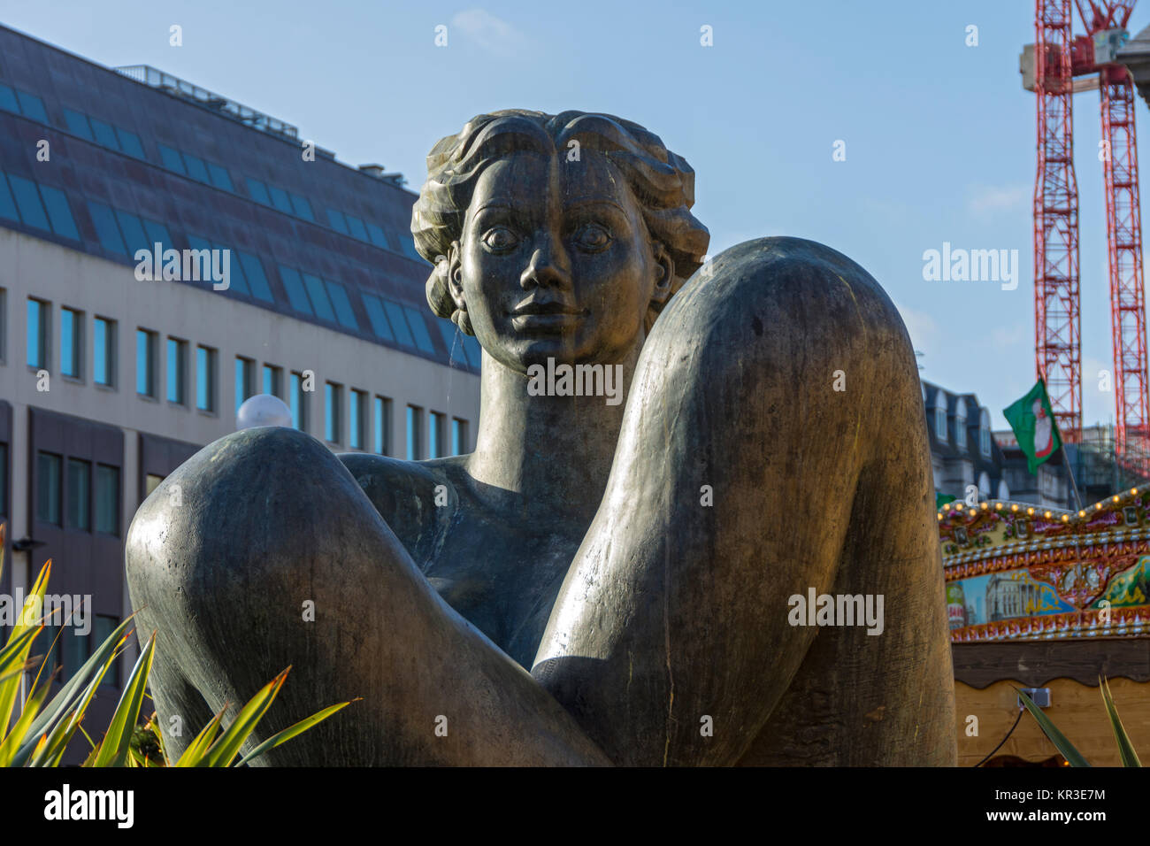 Il fiume scultura di Dhruva Mistry (1994), Victoria Square, Birmingham, Inghilterra, Regno Unito. Localmente soprannominato il Floozie nella Jacuzzi. Foto Stock