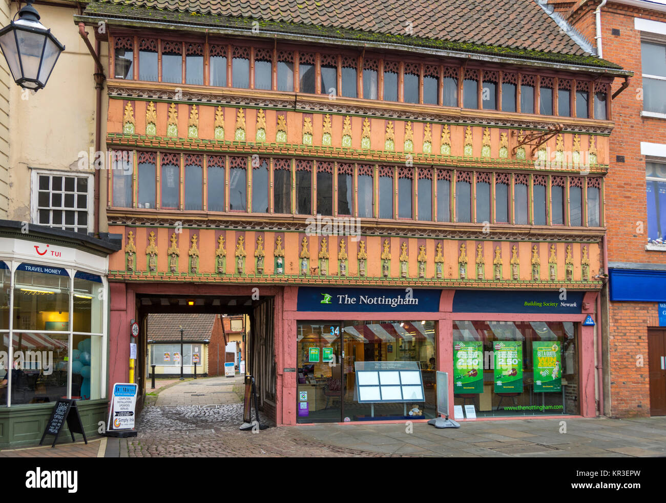 L'ex-Old White Hart Inn (14-15secolo), Newark-on-Trent, Nottinghamshire, Inghilterra, Regno Unito. Ora commerciali e punti di vendita al dettaglio. Foto Stock