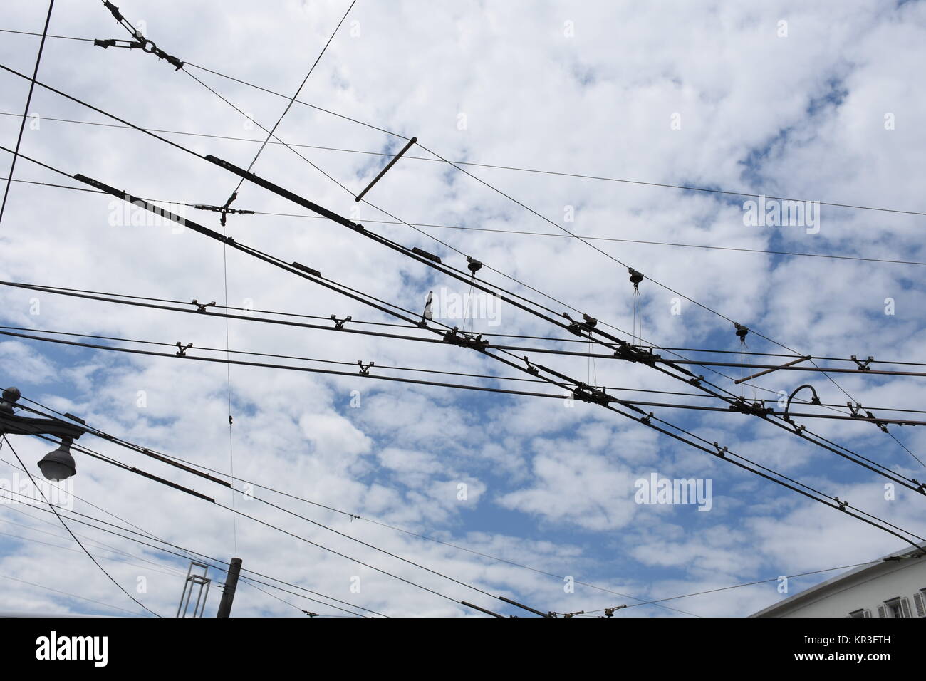 salisburgo,traffico stradale,linea di contatto sopraelevata,bus suburbano,bus,elettricità,linea elettrica,linea Foto Stock