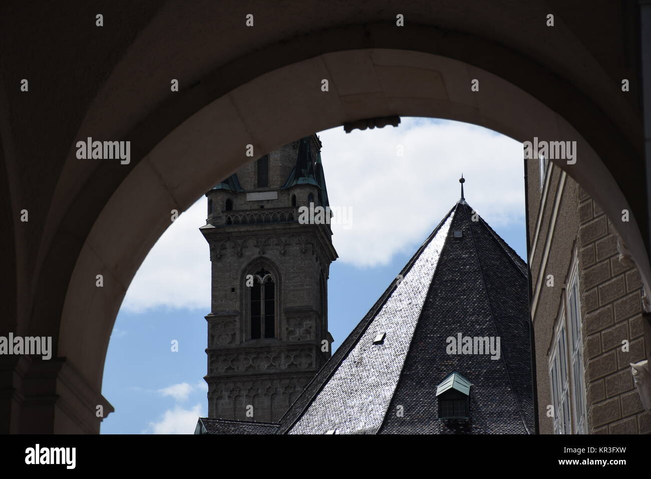 Â salzburg,franziskanerkirche,passaggio,piazza della cattedrale,torre,torre della chiesa,città vecchia,città vecchia di sinistra Foto Stock