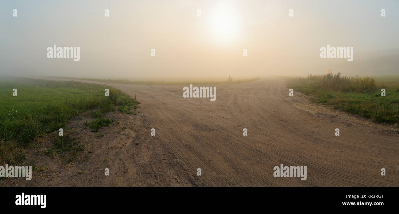 La nebbia sulla strada Foto Stock