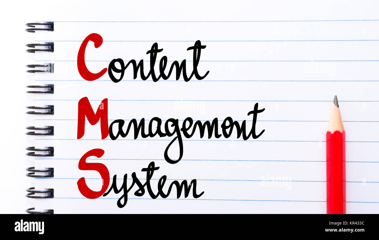 CMS Content Management System scritto sulla pagina del notebook Foto Stock