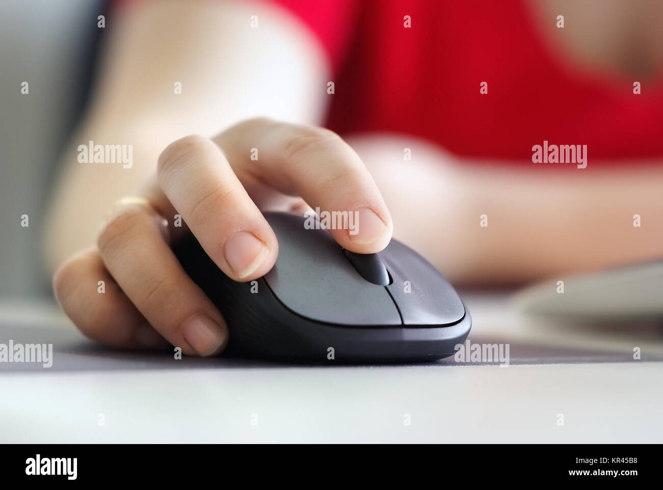 Mano con il mouse Foto Stock