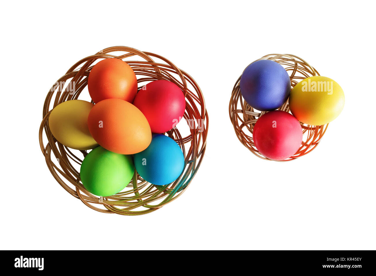 Uova di Pasqua in due cesti di vimini Foto Stock