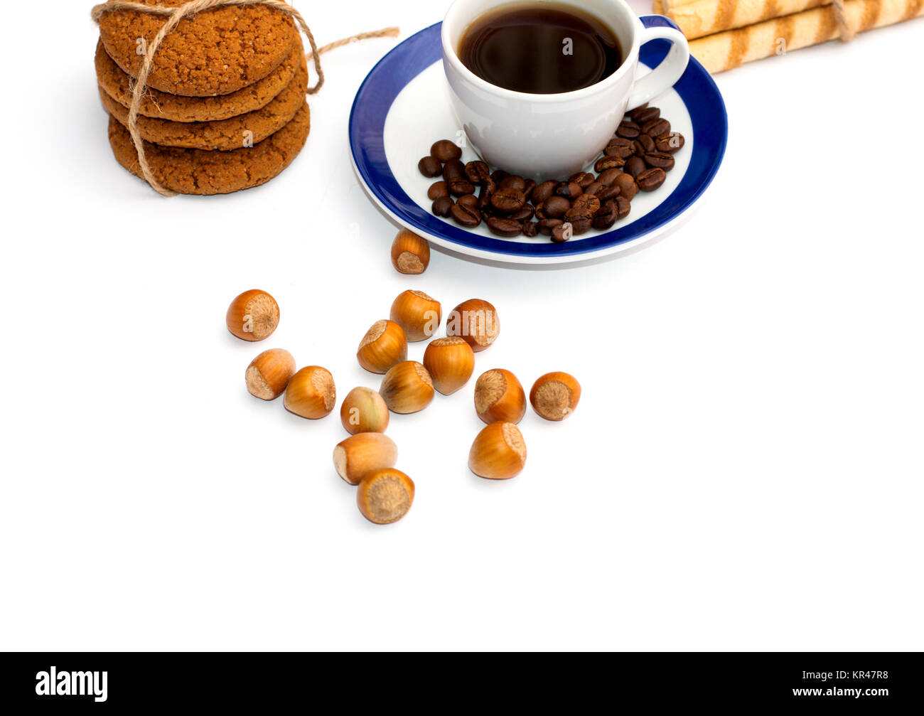 Collegamento di preghiere, una tazza di caffè, caffè in chicchi e nutlets Foto Stock