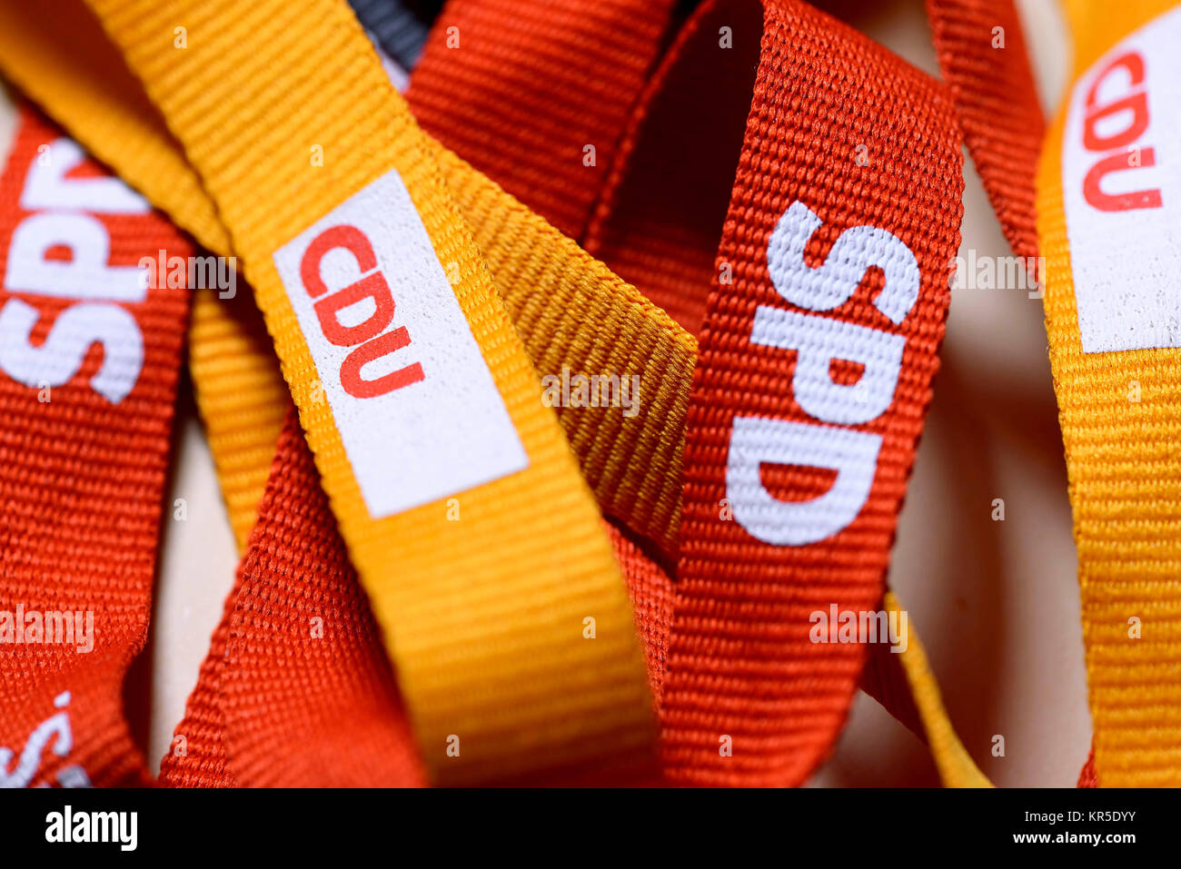 Logo della CDU e SPD, foto simbolica per la grande coalizione, logo von CDU und SPD, Symbolfoto für die Große Koalition Foto Stock